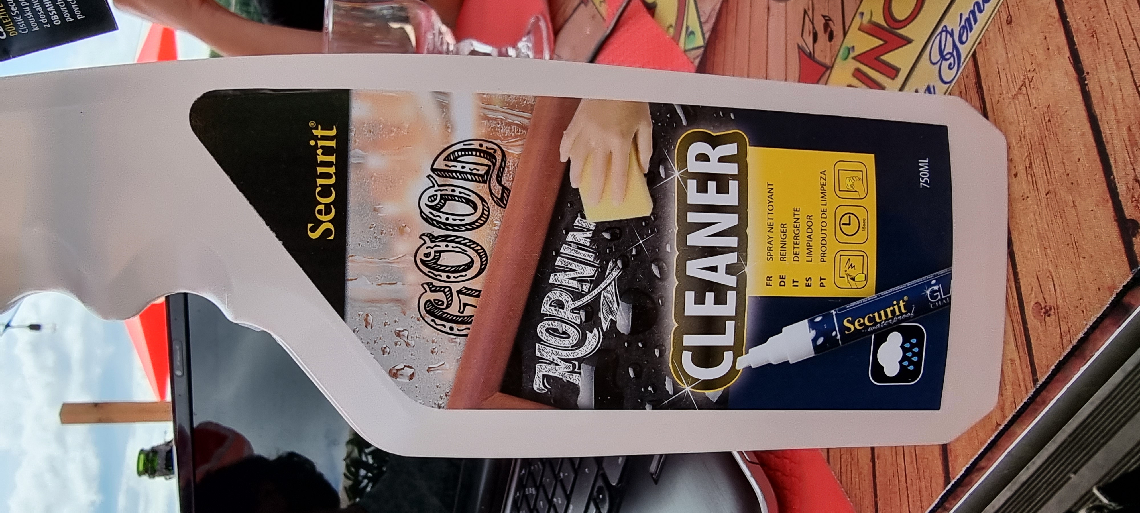 Sprüht gleichmäßig